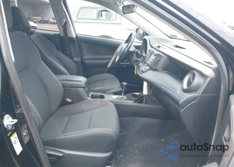 2018 Toyota Rav4 Xle z USA, uszkodzony, nr VIN 2T3RFREV5JW755415